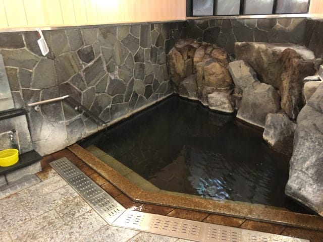 別所温泉の石湯浴室