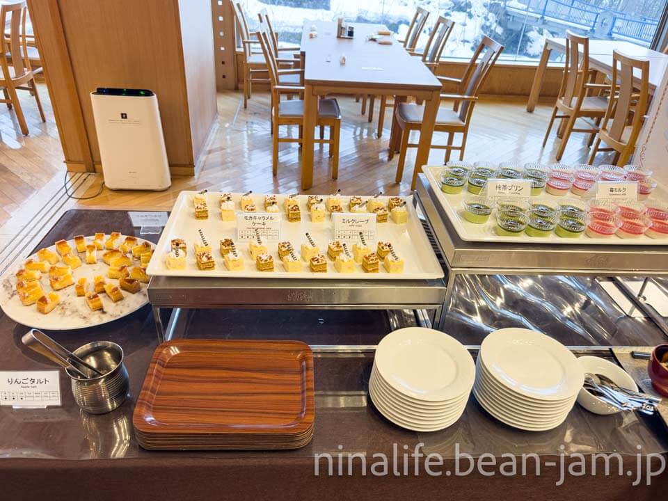 山形・蔵王国際ホテル朝食のケーキ